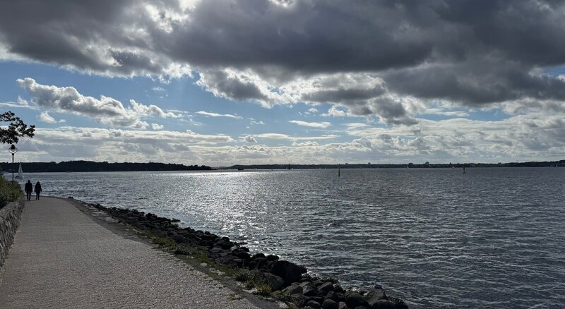 Heikendorf mit Blick auf Kiel (im Hintergrund ist der Fernsehturm zu sehen) | © Andreas Kugler